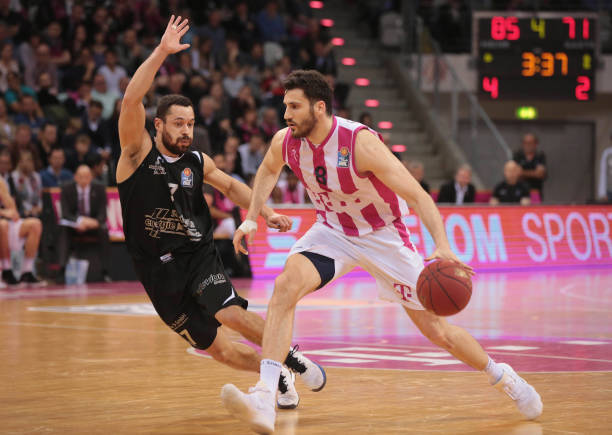 在边路频繁 在边路频繁